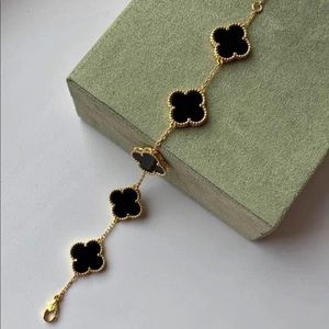 Clover bracelet